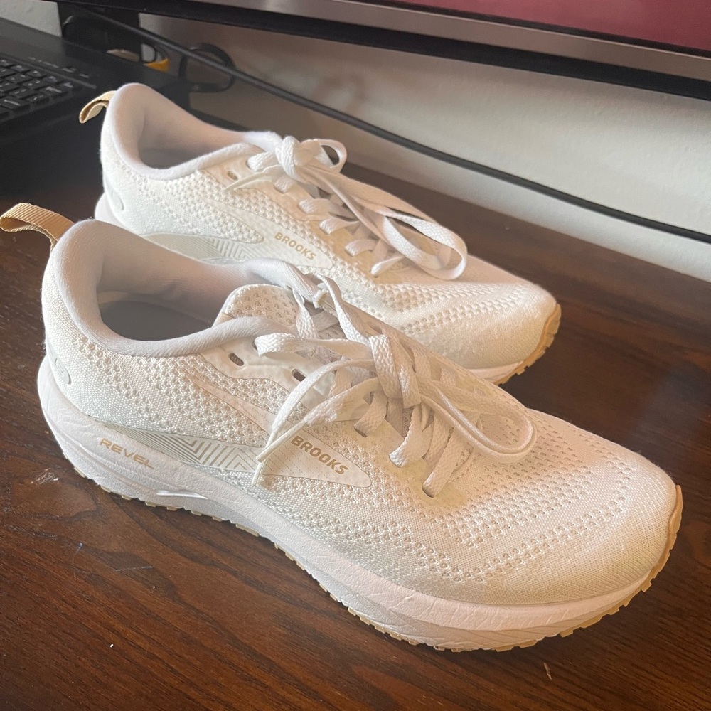 Brooks Revel 6